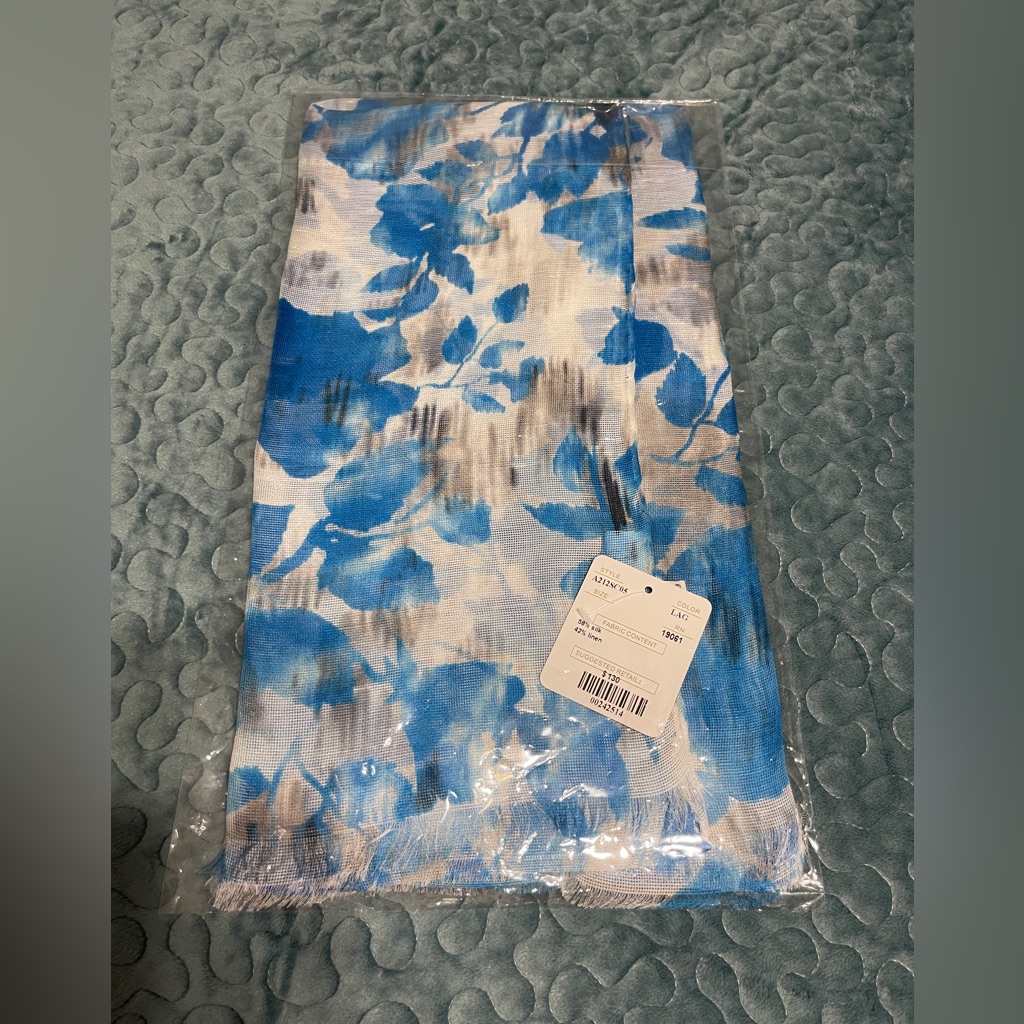Doncaster Scarf Nwt Floral Blue/White/Black Silk Blend Lightweight Fringed